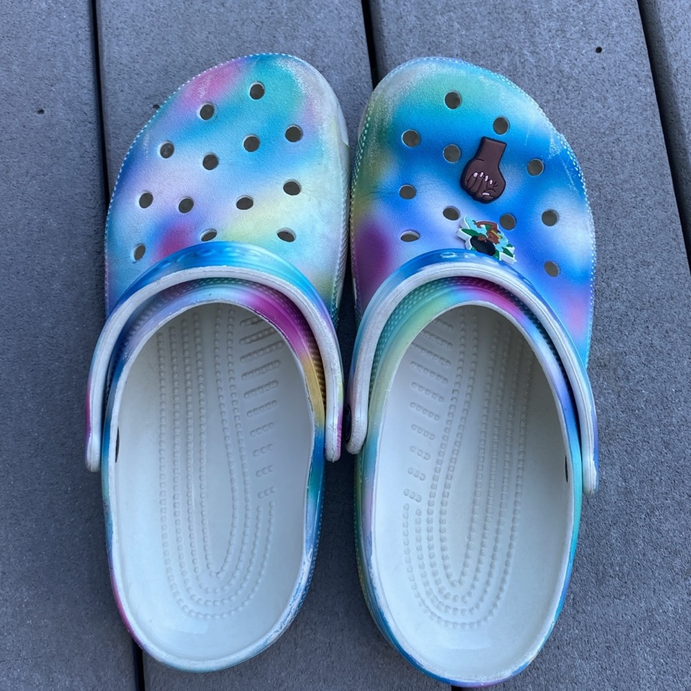 Colarized Classic Clogs